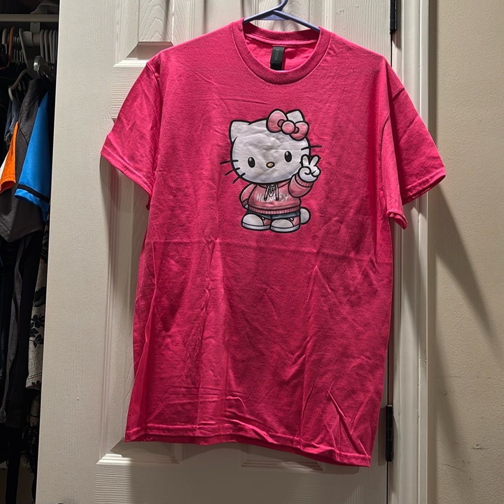 Hello Kitty size M Gildan pink ss t-shirt-new